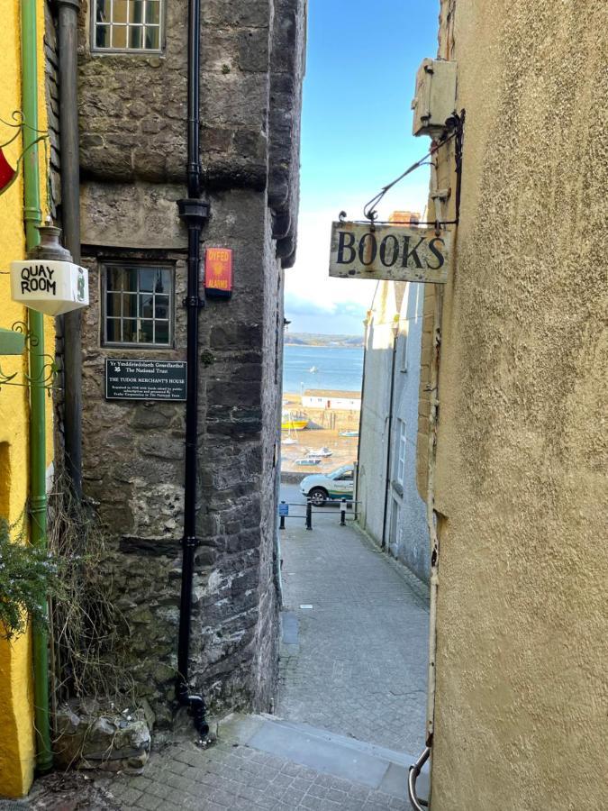 Ivy Tower Cottages Saint Florence Buitenkant foto